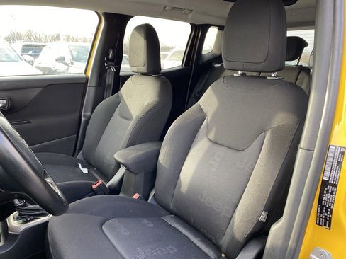 Used 2016 Jeep Renegade Latitude w/ Popular Equipment Group image 15