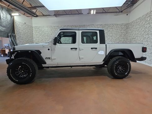 Used 2021 Jeep Gladiator Sport image 4