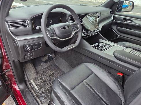 Used 2025 Jeep Wagoneer Series II image 13
