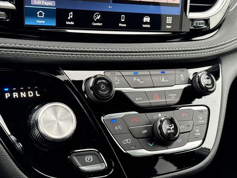 New 2026 Chrysler Pacifica Select image 20