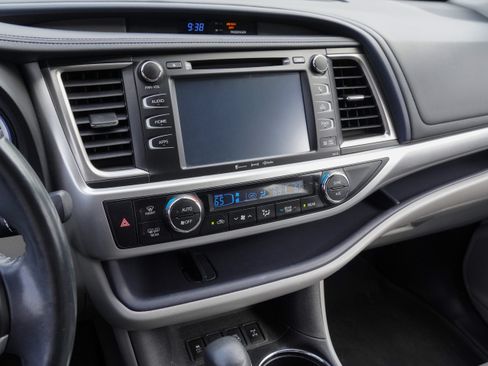 Used 2017 Toyota Highlander XLE AWD/4WD image 20