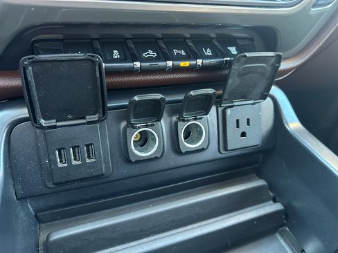 Used 2015 Chevrolet Silverado 3500 High Country w/ Duramax Plus Package image 83