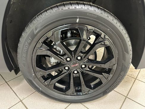 Certified 2022 GMC Terrain SLE w/ Driver Convenience Package image 15