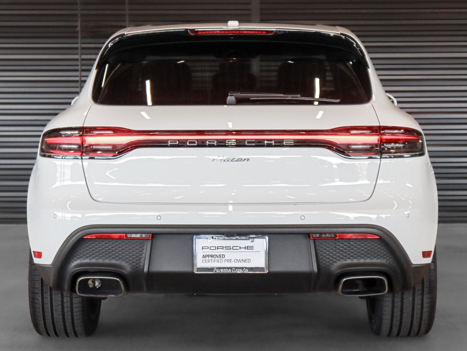 Certified 2024 Porsche Macan AWD/4WD image 9