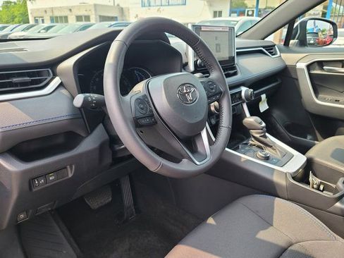 Used 2023 Toyota RAV4 SE image 6