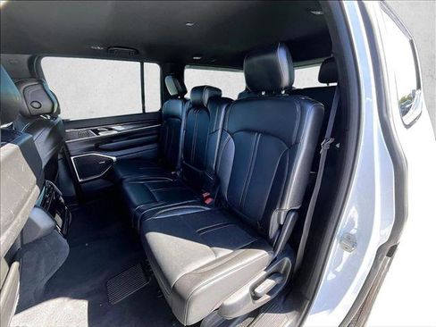 Used 2024 Jeep Wagoneer 2WD image 28