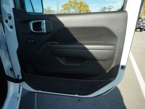 Used 2023 Jeep Gladiator Sport image 20