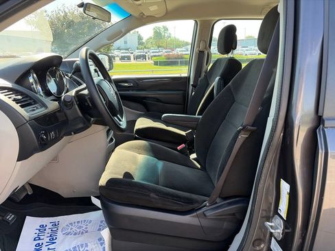 Used 2016 Dodge Grand Caravan American Value Package FWD image 34