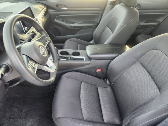 Used 2025 Nissan Altima 2.5 SV FWD image 13