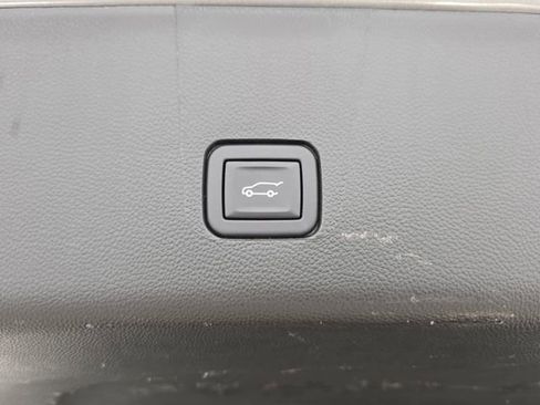 Used 2023 Chevrolet Traverse RS image 31