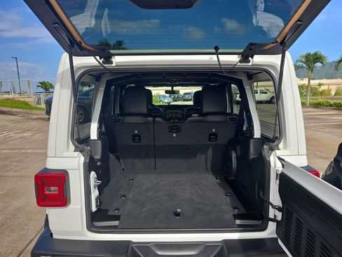 Used 2023 Jeep Wrangler Unlimited Sahara AWD/4WD image 21
