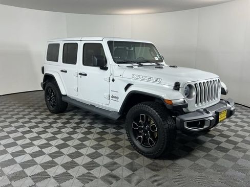 Used 2018 Jeep Wrangler Unlimited Sahara AWD/4WD image 3