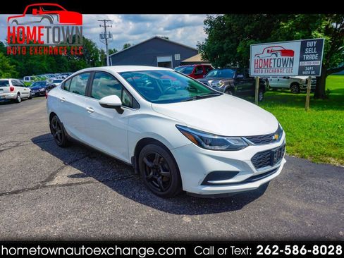 Used 2017 Chevrolet Cruze LT w/ Convenience Package FWD image 1