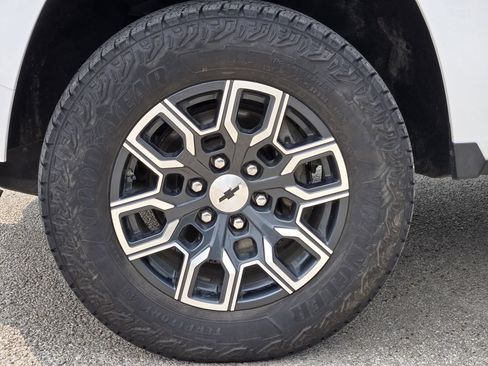 Used 2024 Chevrolet Colorado Z71 w/ Advanced Trailering Package AWD/4WD image 12