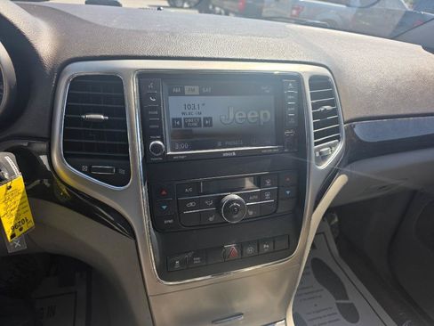 Used 2012 Jeep Grand Cherokee Laredo RWD image 16