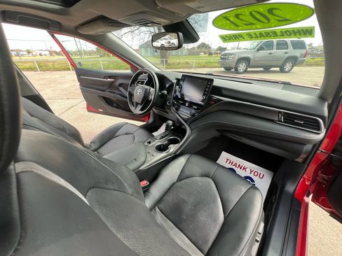 Used 2021 Toyota Camry XSE image 27