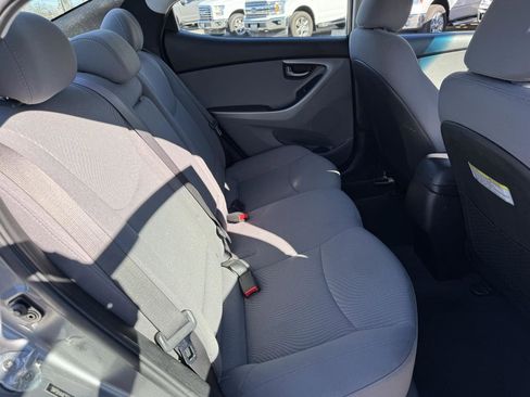 Used 2014 Hyundai Elantra SE image 17