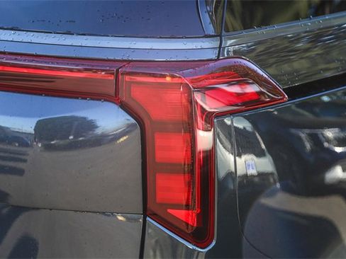 New 2025 Kia Carnival SX w/ SX Dark Edition Package image 10