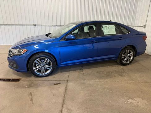Certified 2024 Volkswagen Jetta SE w/ Panoramic Sunroof Package FWD image 2
