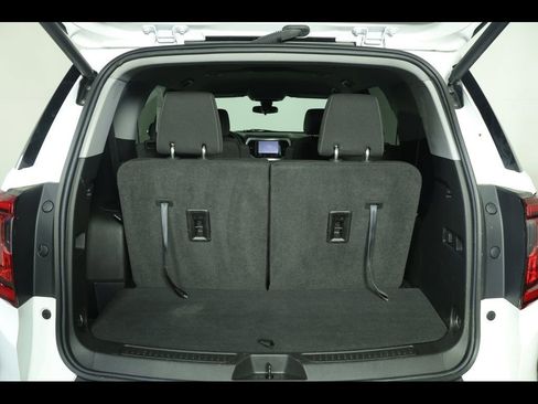 Used 2023 GMC Acadia SLE w/ Driver Convenience Package image 14