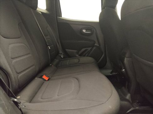 Used 2020 Jeep Renegade Latitude FWD image 19