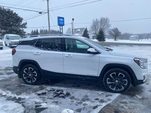 Used 2023 GMC Terrain SLT w/ Infotainment Package II image 5