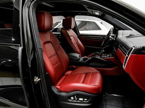 Used 2021 Porsche Cayenne GTS w/ Premium Package Plus AWD/4WD image 42