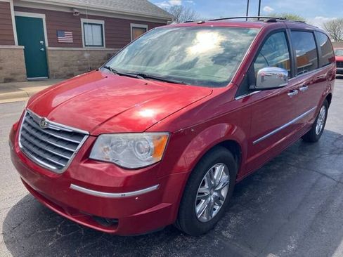 Used 2009 Chrysler Town & Country Limited w/ Entertainment Group #3 FWD image 8