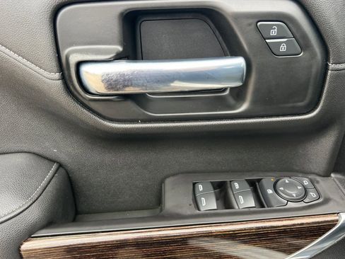 Used 2021 GMC Sierra 1500 SLE w/ Preferred Package image 8