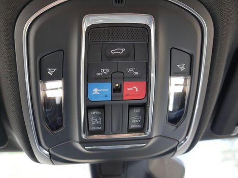 Used 2025 Jeep Grand Cherokee Laredo X w/ Luxury Tech Group I AWD/4WD image 20