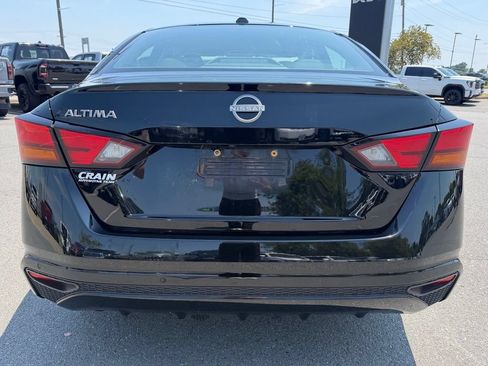 Used 2025 Nissan Altima 2.5 SV FWD image 6