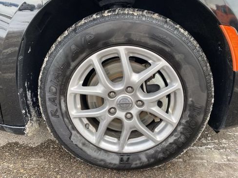 Used 2024 Chrysler Pacifica Touring-L FWD image 36