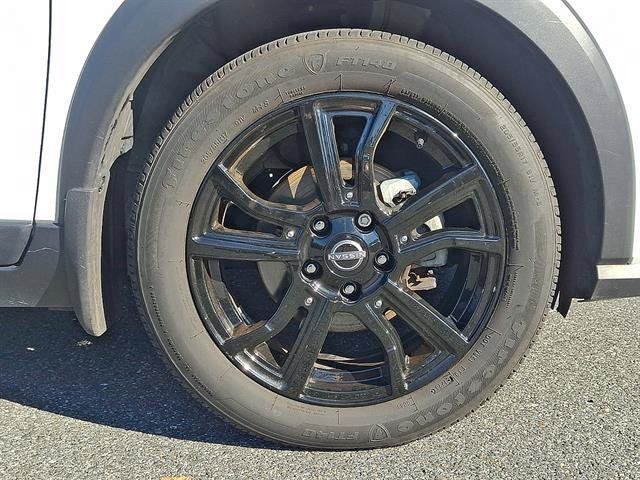 Certified 2023 Nissan Kicks SR FWD image 9