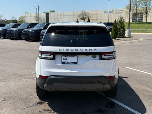 Used 2018 Land Rover Discovery SE image 8