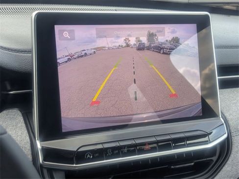 Used 2024 Jeep Compass Latitude image 13