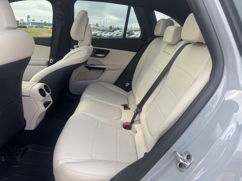 Used 2025 Mercedes-Benz GLC 350e 4MATIC image 25