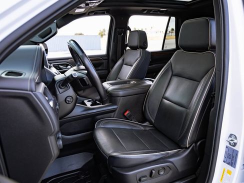 Used 2021 Chevrolet Tahoe Premier w/ Premium Package image 21