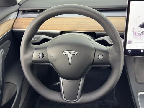 Used 2023 Tesla Model 3 Standard Range image 17