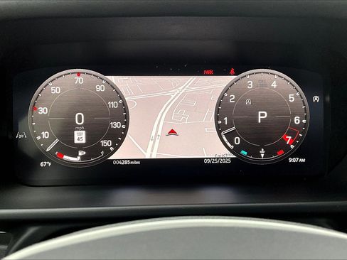 Used 2024 Land Rover Defender 110 SE image 25