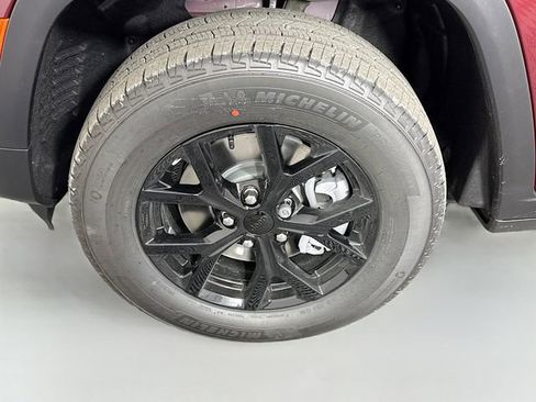 New 2025 Jeep Grand Cherokee L Altitude image 31