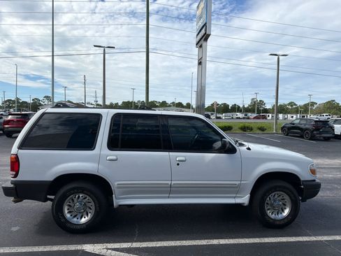 Used 2000 Ford Explorer XLS RWD image 6