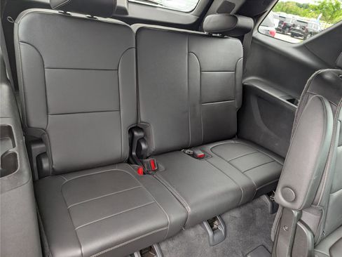 Used 2023 Chevrolet Traverse LT w/ LT Premium Package AWD/4WD image 13