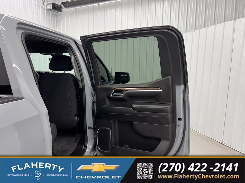 Used 2025 Chevrolet Silverado 1500 RST AWD/4WD image 12