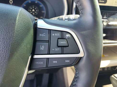 Used 2023 Toyota Highlander Limited image 34