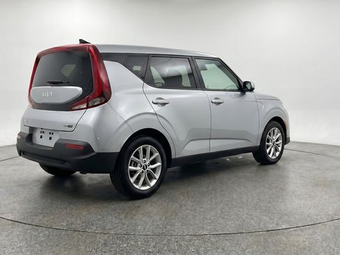 Used 2025 Kia Soul LX w/ LX Technology Package FWD image 9
