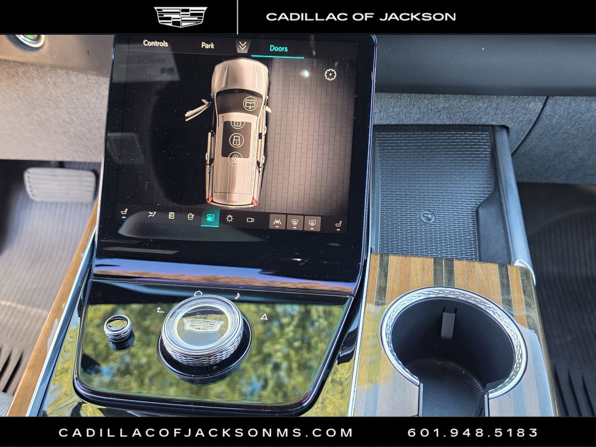 Used 2025 Cadillac Escalade Sport Platinum w/ LPO, Floor Liner Package AWD/4WD image 24
