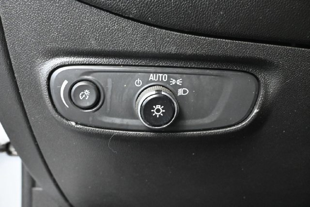 Used 2020 Chevrolet Equinox LS w/ LS Convenience Package AWD/4WD image 23