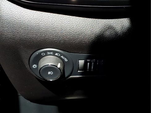 Used 2025 Jeep Compass Trailhawk AWD/4WD image 19