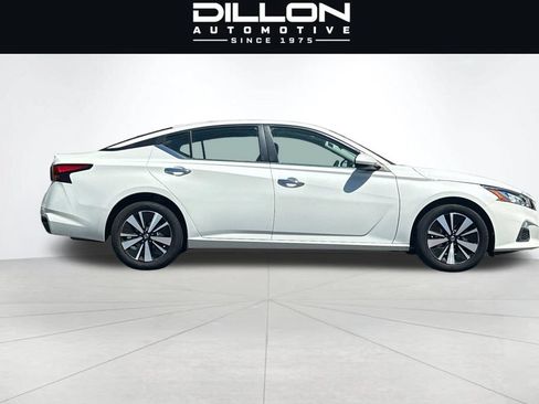 Used 2022 Nissan Altima 2.5 SV AWD/4WD image 3