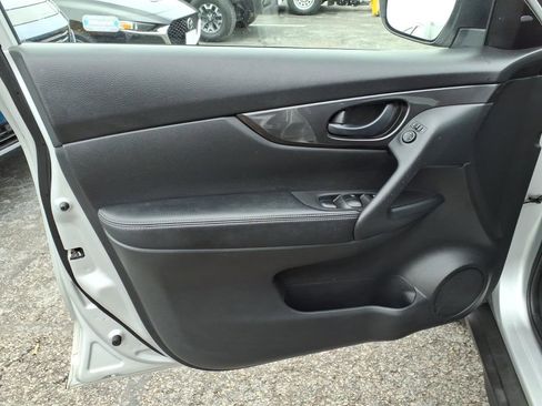 Used 2020 Nissan Rogue S image 10